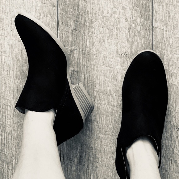 Soda Shoes Black Low Heel Ankle Boot Bootie 1.75” - Picture 6 of 8